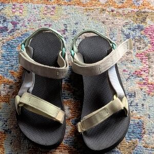 Casual Sandals with Adjustable Straps
